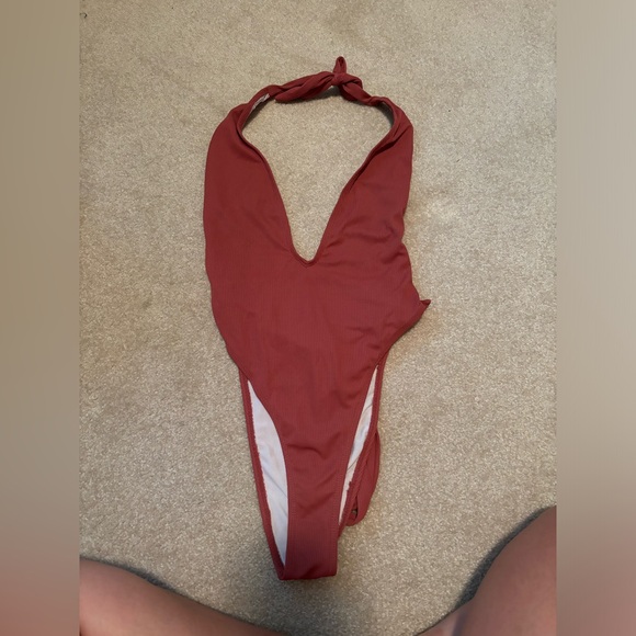 Halter one piece swimsuit - Picture 3 of 5